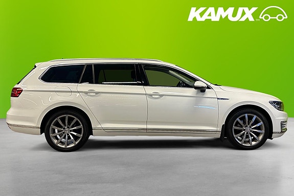 Volkswagen Passat 2 of 23