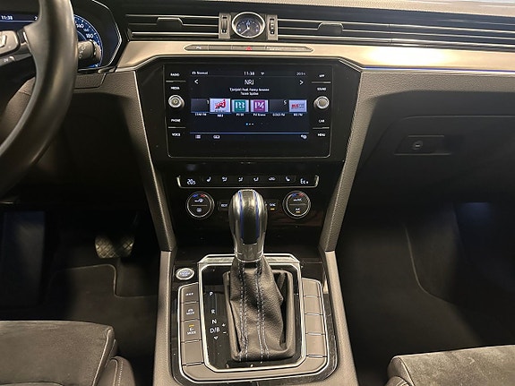Volkswagen Passat 11 of 23