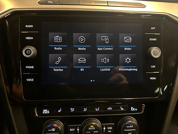 Volkswagen Passat 17 of 23