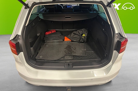 Volkswagen Passat 16 of 23