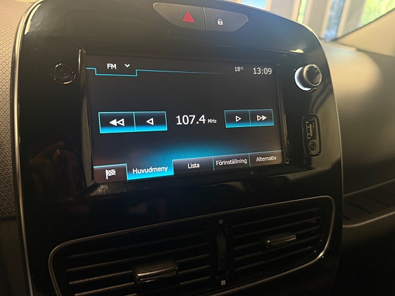 Renault Clio 14 of 17