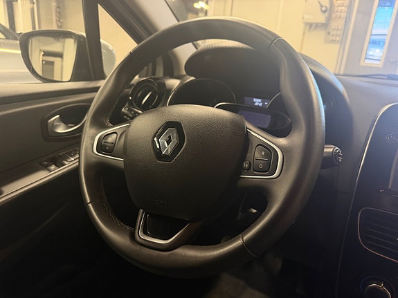 Renault Clio 9 of 17