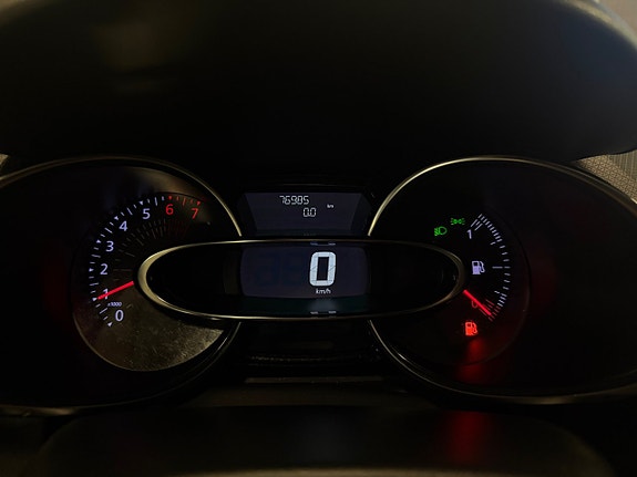 Renault Clio 15 of 17