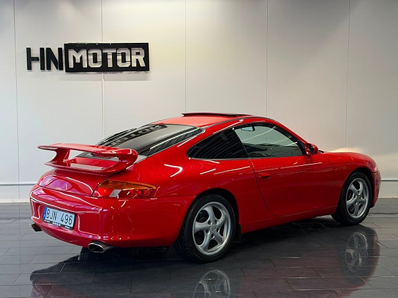 Porsche 911 Carrera 7 of 24