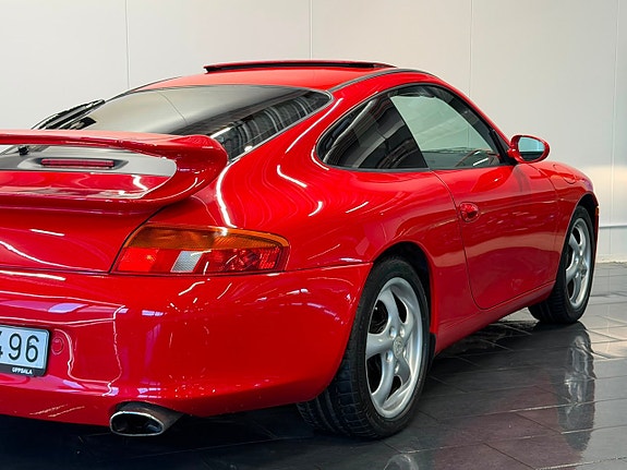Porsche 911 Carrera 9 of 24