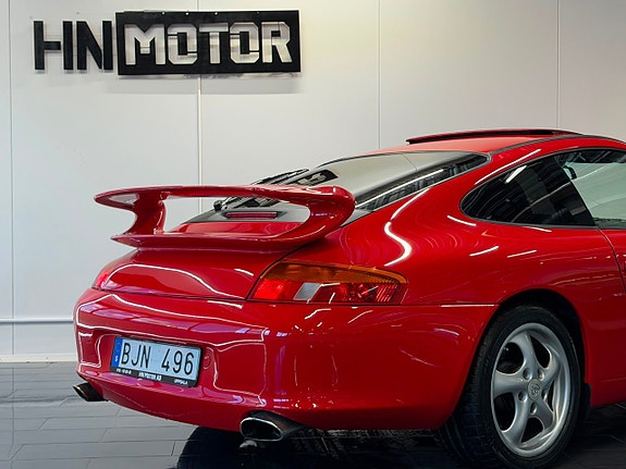 Porsche 911 Carrera 8 of 24