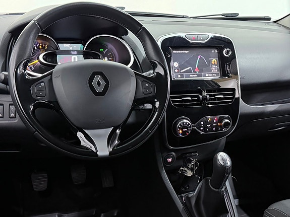 Renault Clio 22 of 22