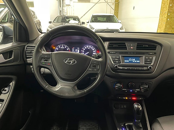 Hyundai i20 11 of 19