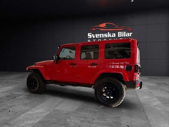 Jeep Wrangler Unlimited 3 of 17