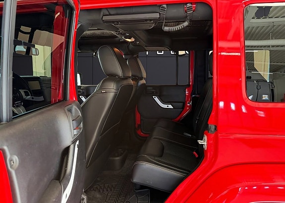 Jeep Wrangler Unlimited 15 of 17