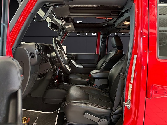 Jeep Wrangler Unlimited 6 of 17