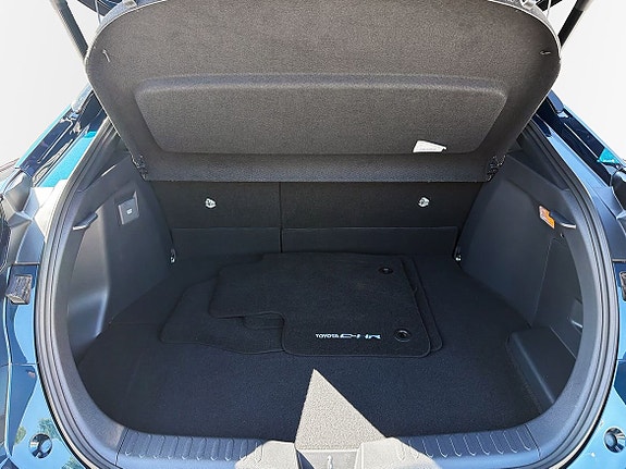 Toyota C-HR 10 of 10