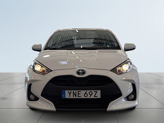 Toyota Yaris 2 of 19