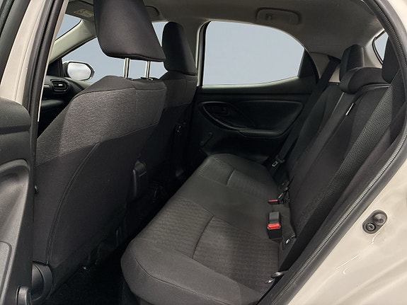 Toyota Yaris 13 of 19