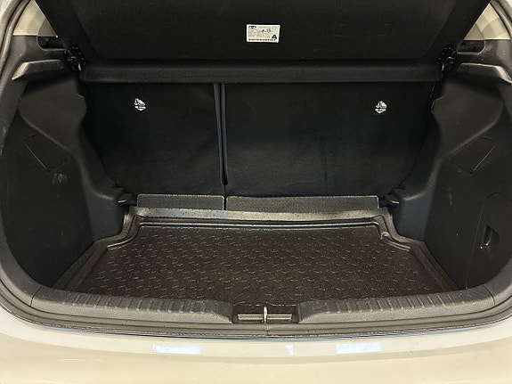 Toyota Yaris 12 of 19