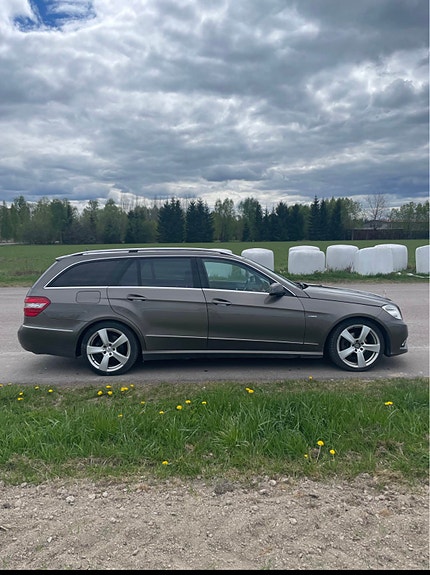 Mercedes-Benz E200 3 of 5
