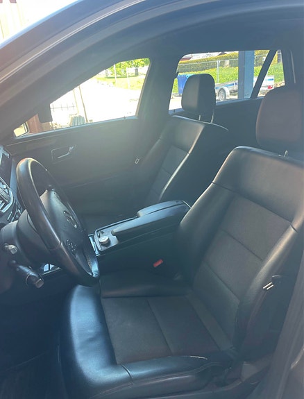 Mercedes-Benz E200 4 of 5