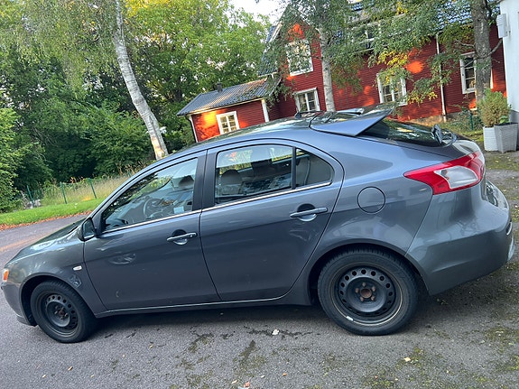 Mitsubishi Lancer 3 of 9