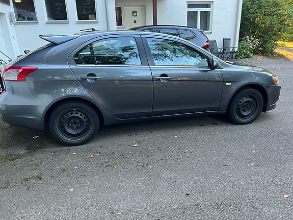 Mitsubishi Lancer 4 of 9