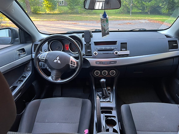 Mitsubishi Lancer 5 of 9