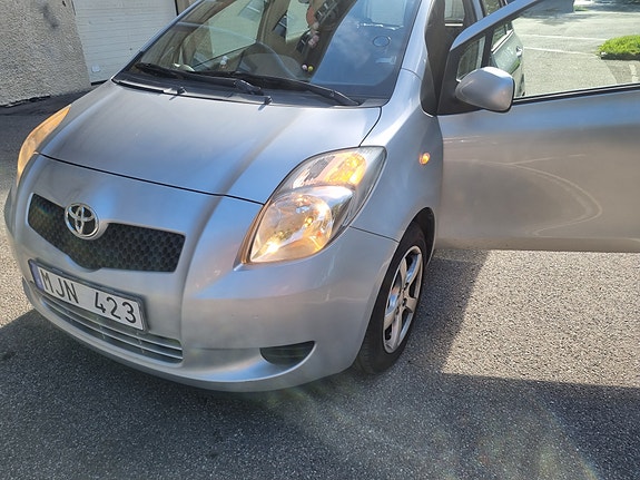 Toyota Yaris 7 of 12