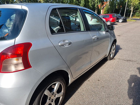 Toyota Yaris 6 of 12