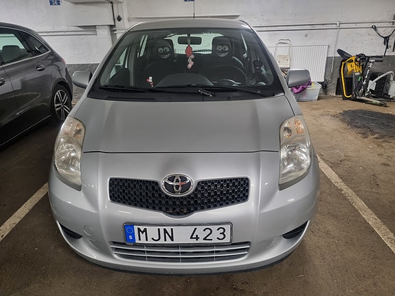 Toyota Yaris 12 of 12