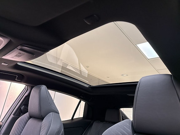 Toyota C-HR+ 12 of 17