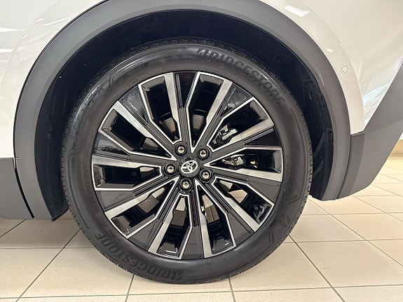 Toyota C-HR+ 11 of 17