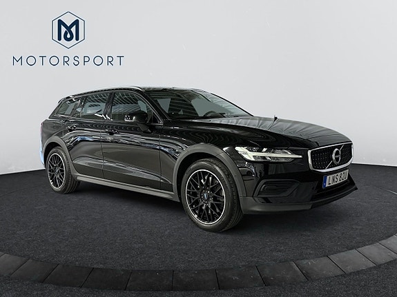 Volvo V60 Cross Country 8 of 19