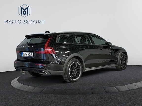 Volvo V60 Cross Country 6 of 19