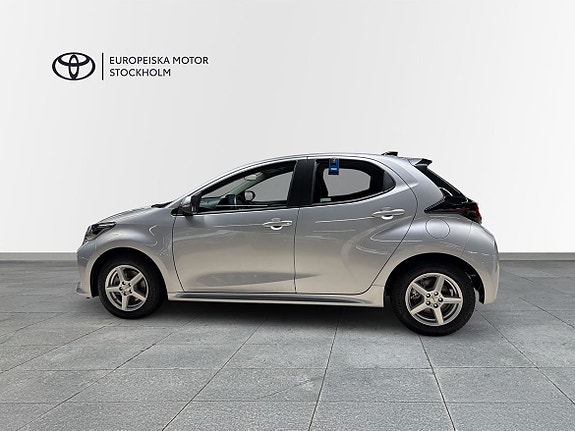 Toyota Yaris 3 of 13