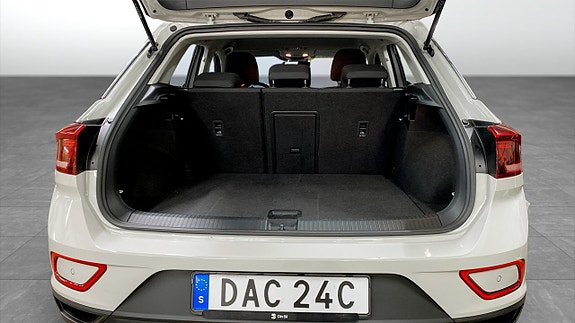 Volkswagen T-Roc 12 of 12