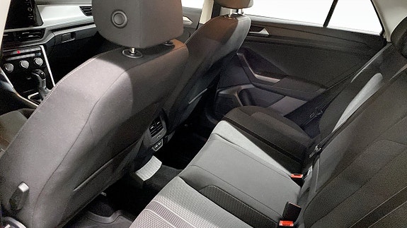 Volkswagen T-Roc 11 of 12