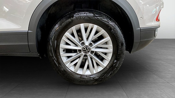 Volkswagen T-Roc 6 of 12