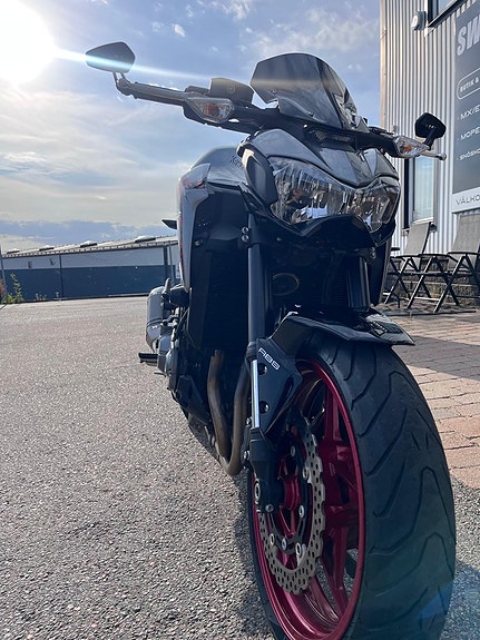 Kawasaki Z900 3 of 7