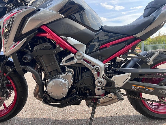 Kawasaki Z900 6 of 7