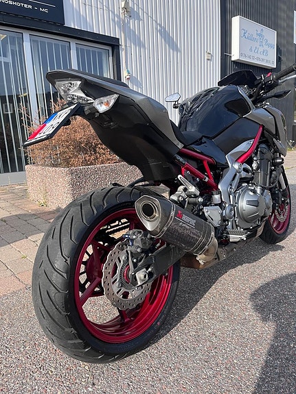 Kawasaki Z900 4 of 7