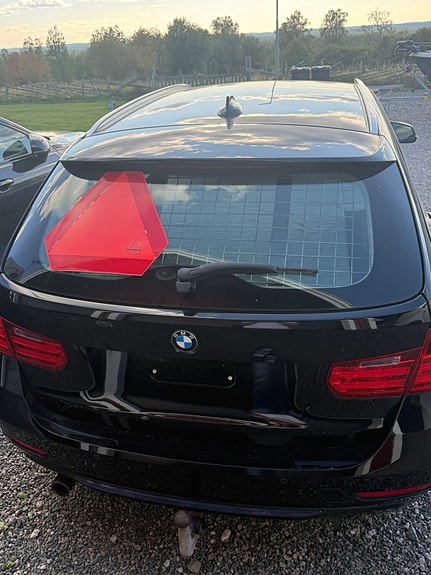 BMW 318d 2 of 4
