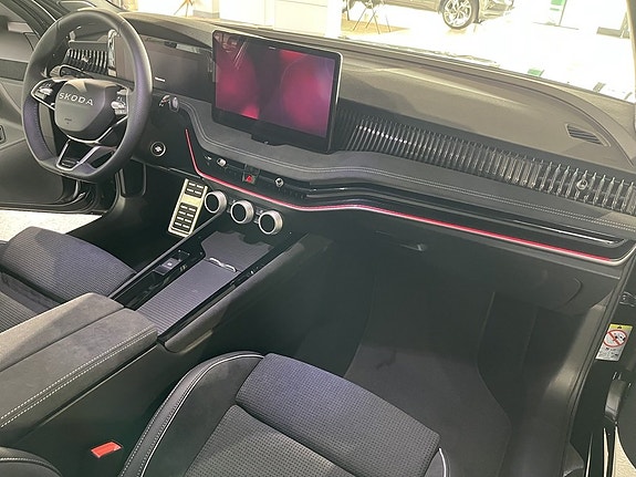 Skoda Superb 12 of 14