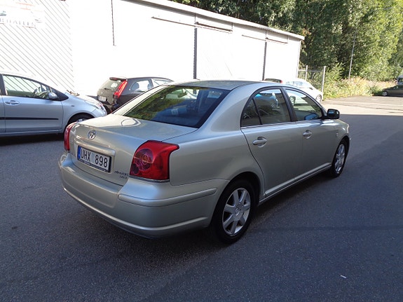 Toyota Avensis 4 of 9