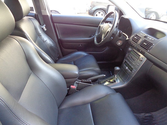 Toyota Avensis 7 of 9