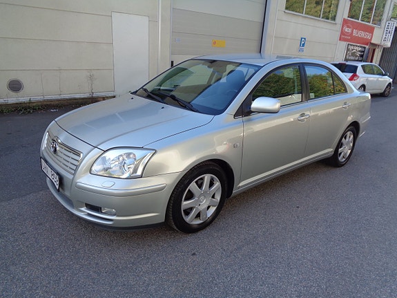 Toyota Avensis 2 of 9