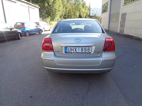 Toyota Avensis 6 of 9