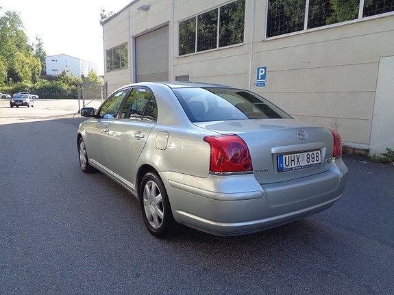 Toyota Avensis 5 of 9