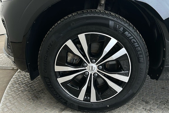 Volvo XC60 12 of 27