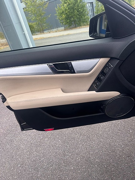 Mercedes-Benz C220 19 of 19