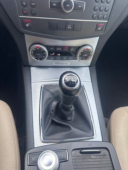 Mercedes-Benz C220 16 of 19