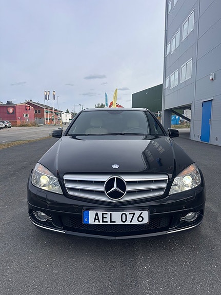 Mercedes-Benz C220 2 of 19