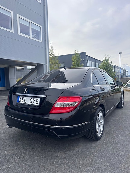 Mercedes-Benz C220 4 of 19